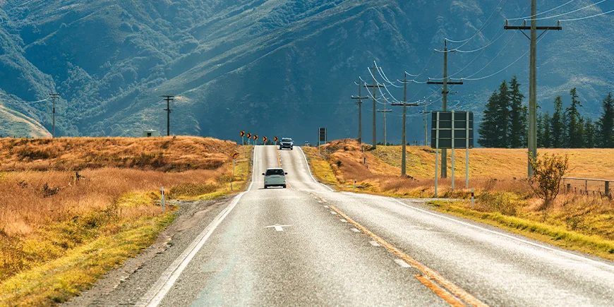 Autot ajavat vasemmalla puolella Uudessa-Seelannissa