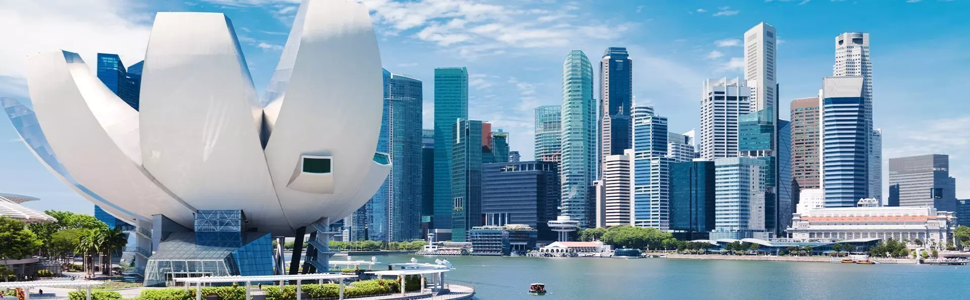 Singaporen horisontti aurinkoisena päivänä