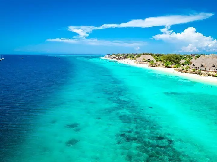 Kaunis ranta Intian valtamerellä