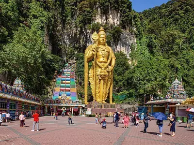 Batu Caves Malesian pääkaupungin Kuala Lumpurin ulkopuolella.