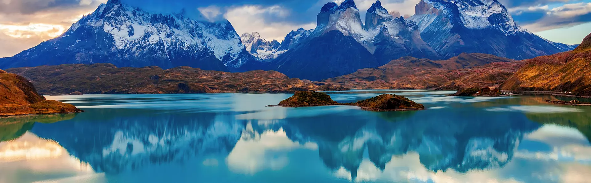 Auringonlasku Torres del Painessa Chilessä