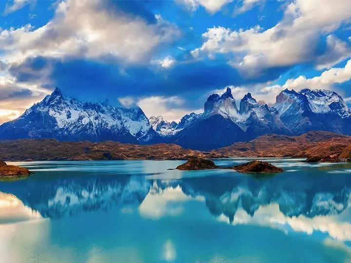 Auringonlasku Torres del Painessa Chilessä