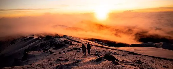 Auringonnousu Kilimanjaron huipulla