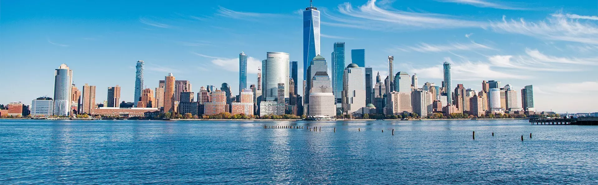 New Yorkin horisontti pilvettömänä päivänä