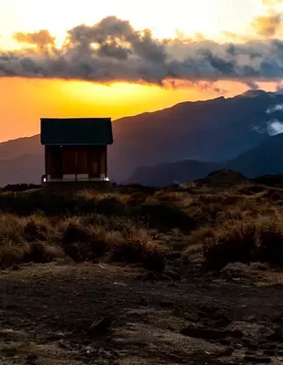 Auringonlasku Shira Cave Campissa Kilimanjarolla